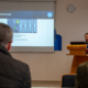 Präsentation der SPS-Hardware – Studierender erklärt das Modulsystem